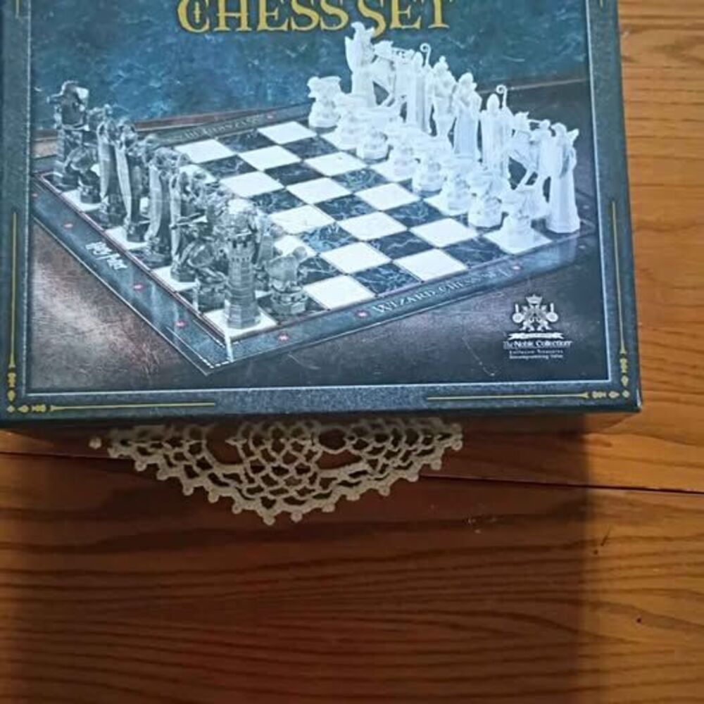 The Noble Collection Harry Potter Wizard Chess Set